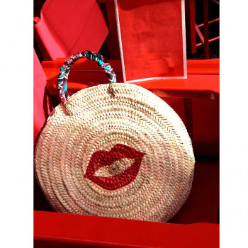 panier osier rond plage peint kiss rouge par maud fourier