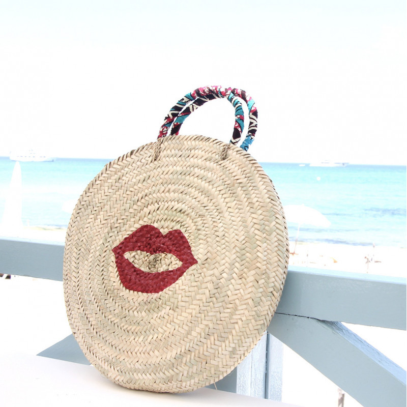 panier osier rond plage peint kiss rouge par maud fourier