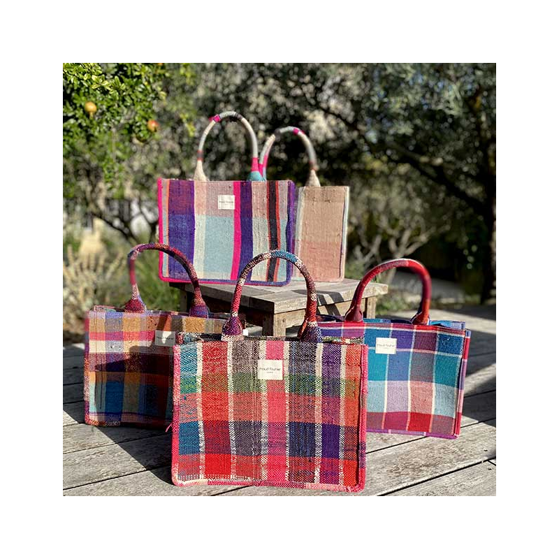 Cabas artisanal en tissu vintage marocain
