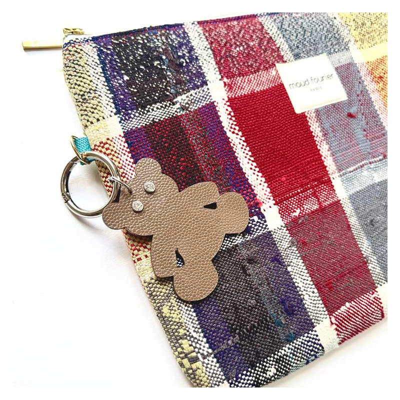 housse ordinateur 13", tissu recyclé, fabrication artisanale avec bijou de sac à accrocher