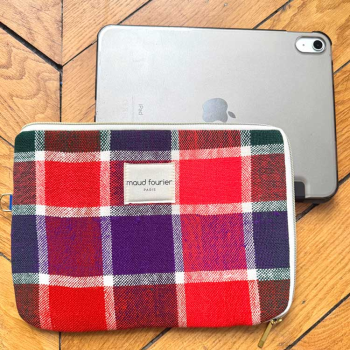 Handmade iPad 9.7–11" sleeve, upcycled Berber fabric, red and fuchsia