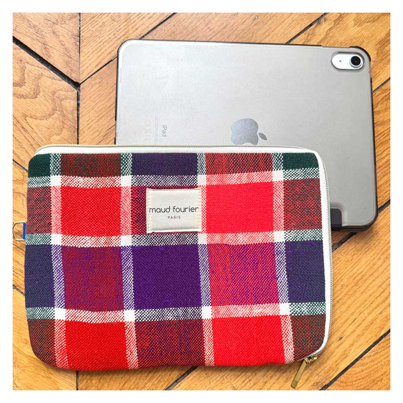 Handmade iPad 9.7–11" sleeve, upcycled Berber fabric, red and fuchsia