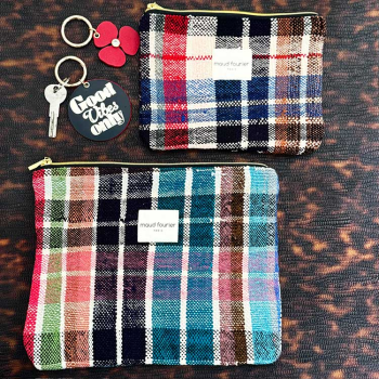 Trousse de maquillage artisanale en tissu upcyclé personnalisable avec initiales en strass