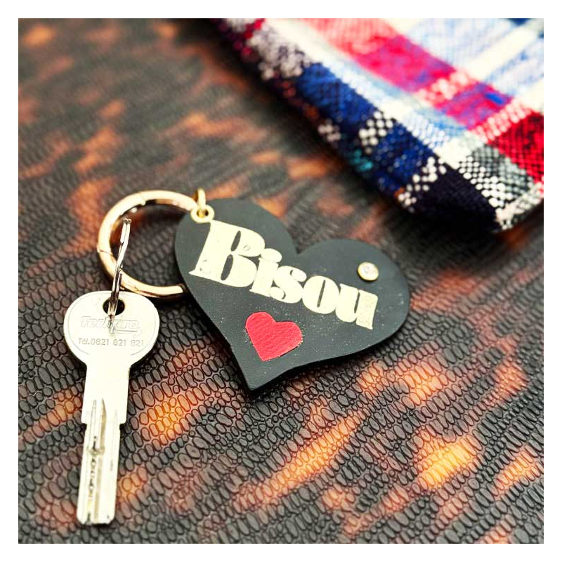 bijou de sac Cœur Bisou cuir noir avec marquage doré made in paris