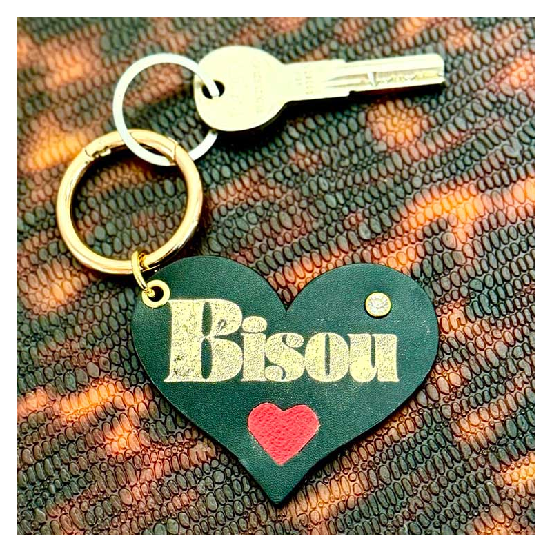 Cœur Bisou cuir noir avec marquage doré irrégulier, finitions premium