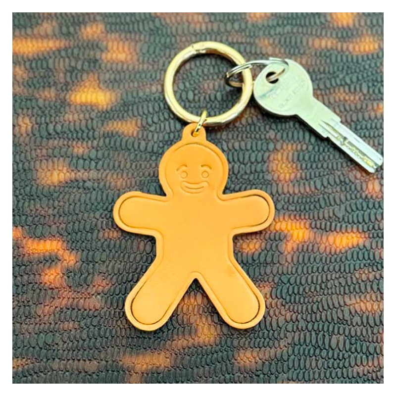 bijou de sac bonhomme ginger en cuir upcyclé de coloris camel