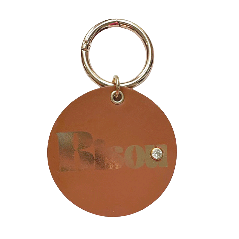 Marquage “bisou” doré sur cuir camel upcyclé