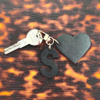 lettre en porte clé, cuir upcyclé bicolore