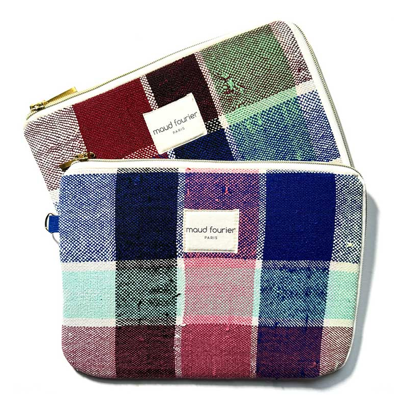 Housse iPad avec fermeture zippée en L et anneau D latéral coloris vert et bleu clairs