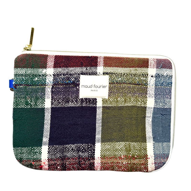 Housse iPad tissu upcyclé avec fermeture zippée en L et anneau D latéral