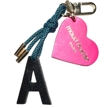 Initial leather bag charm with heart on kaki paracord — Handmade in Paris