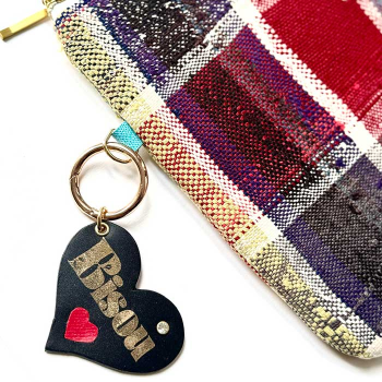 bijou de sac Cœur Bisou cuir noir avec marquage doré made in paris