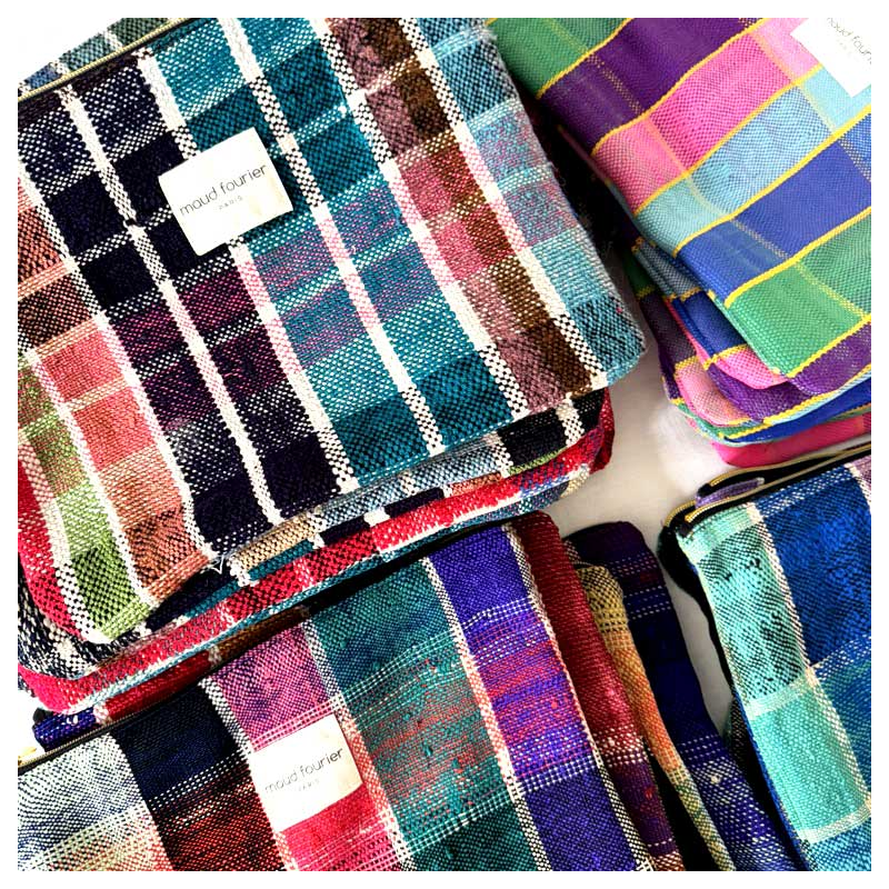 detail tissu upcycle Trousse multicolore bisou