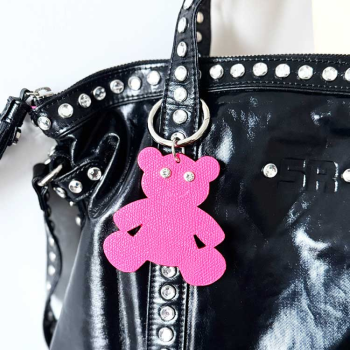 nounours Strass en cuir upcyclé rose, yeux rivets strass