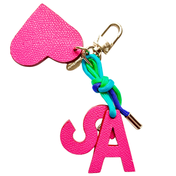 Bijou de sac lettre en cuir upcyclé avec cœur et paracorde multicolore – Maud Fourier Paris