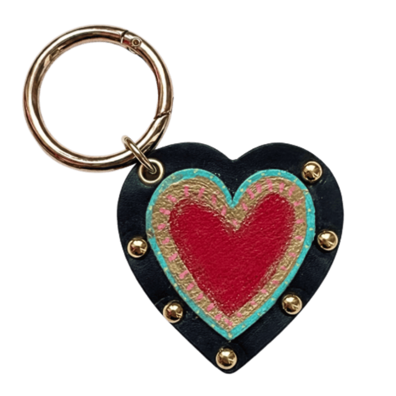 Bijou de sac cœur sacré en cuir upcyclé noir et rouge avec rivets, fait main par Maud Fourier Paris