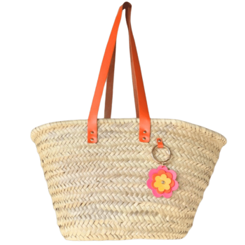 Panier de plage en feuilles de palmier tressées avec anses en cuir orange upcyclé et bijou fleur détachable