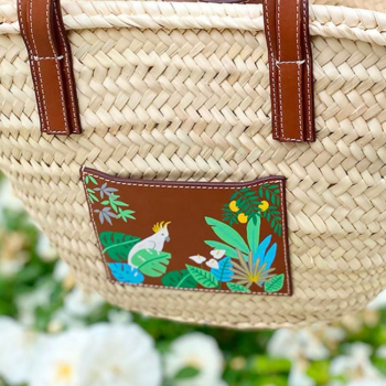 Jungle straw basket worn on the shoulder with leather handles