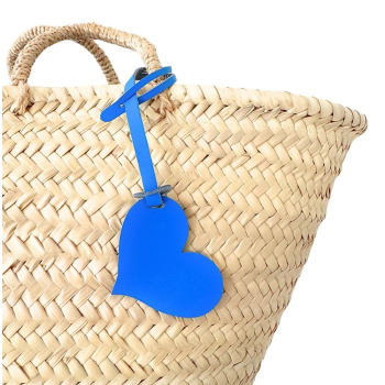 Bijou de sac cœur en cuir lisse bleu vif fait main à Paris