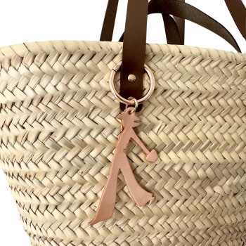 Silhouette féminine découpée dans du cuir de vachette coloris naturel