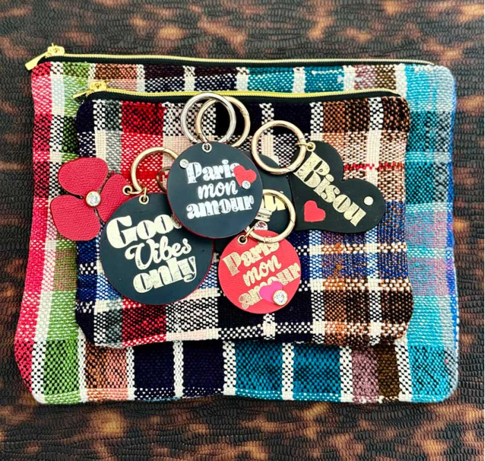 Bijoux de sac en cuir upcyclé chic et élégants